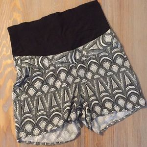 H&M Maternity Shorts Size 6